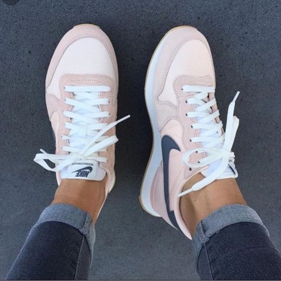 nike internationalist sunset tint